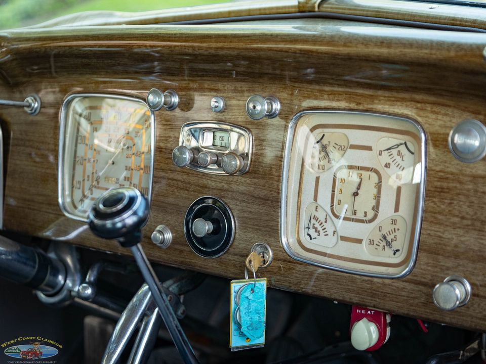 1937 Chrysler Airflow Series C-17