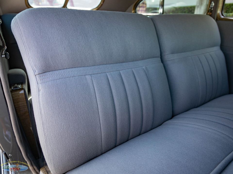 1937 Chrysler Airflow Series C-17