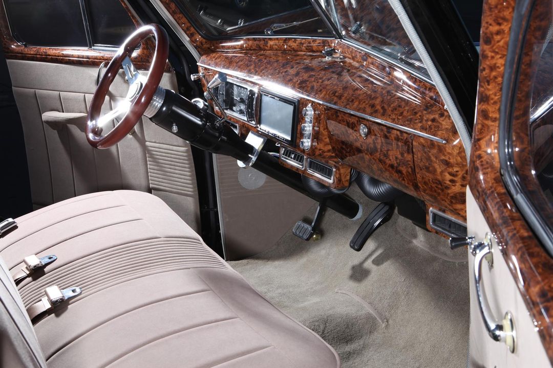 1938 Oldsmobile Custom LS3 V8 Model F38 Touring