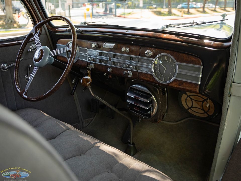 1937 Packard One Twenty