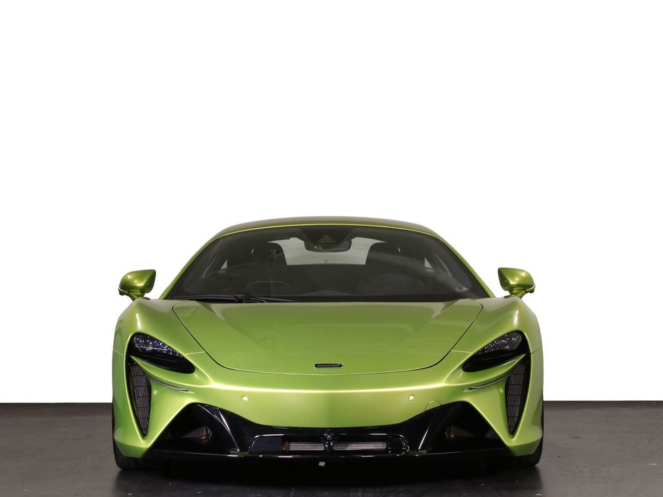 2023 McLaren Artura
