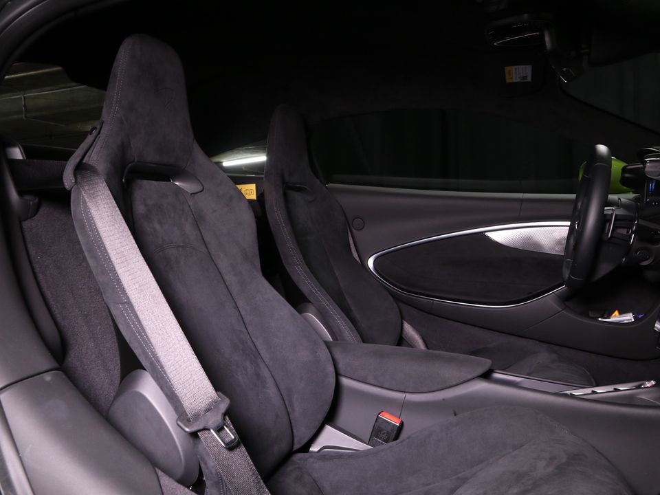 2023 McLaren Artura
