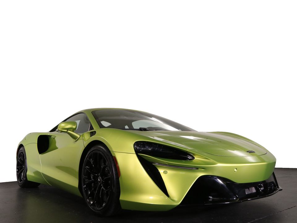 2023 McLaren Artura