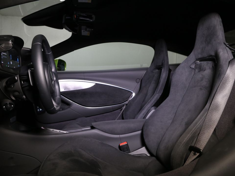 2023 McLaren Artura
