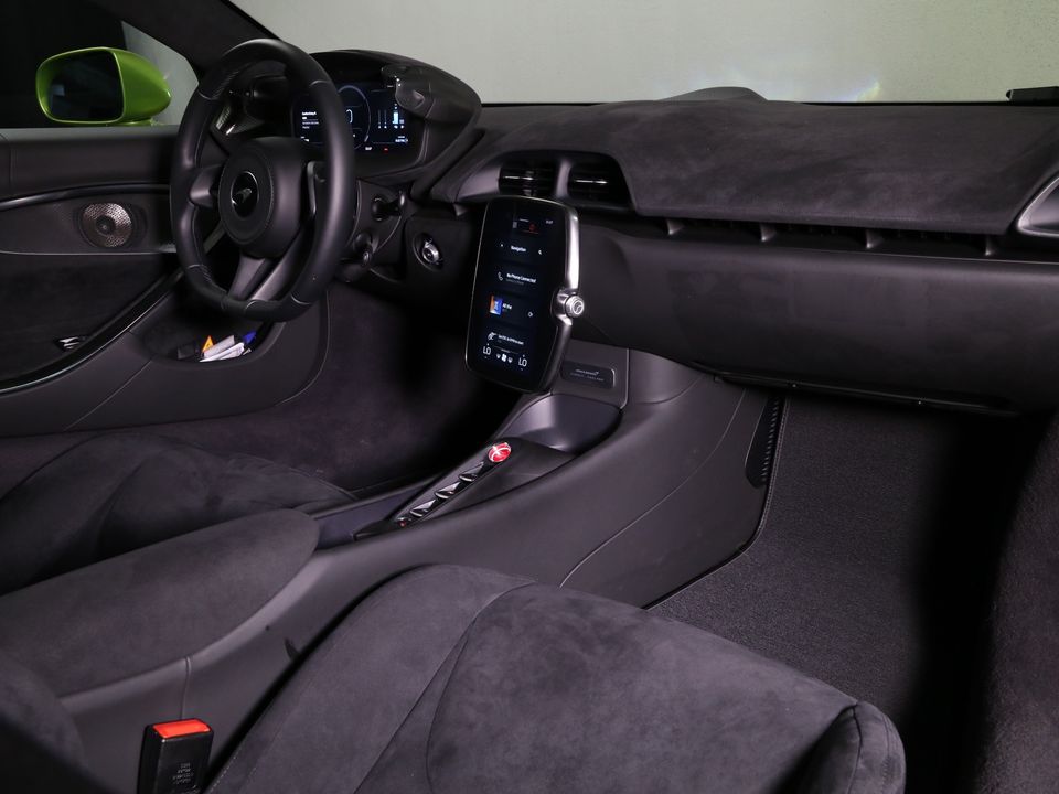 2023 McLaren Artura
