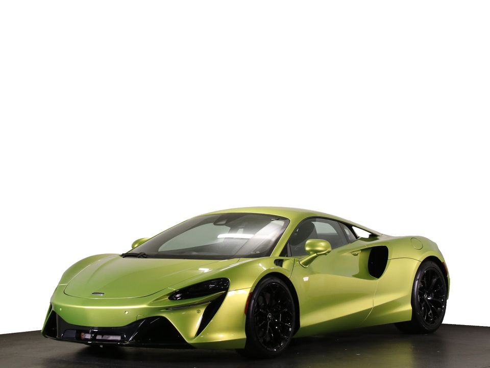 2023 McLaren Artura