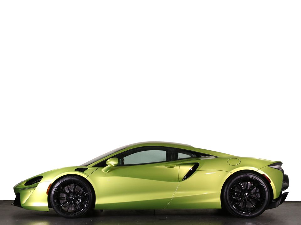 2023 McLaren Artura