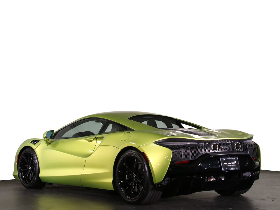 2023 McLaren Artura