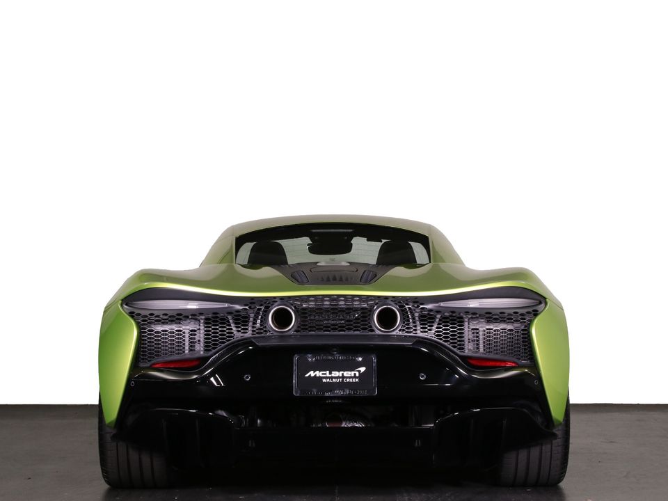 2023 McLaren Artura