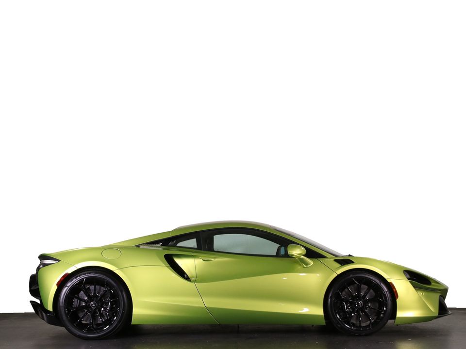 2023 McLaren Artura