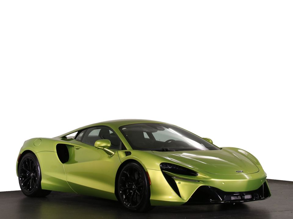 2023 McLaren Artura