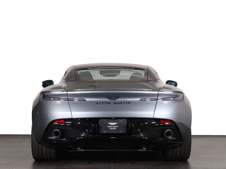 2025 Aston Martin DB12