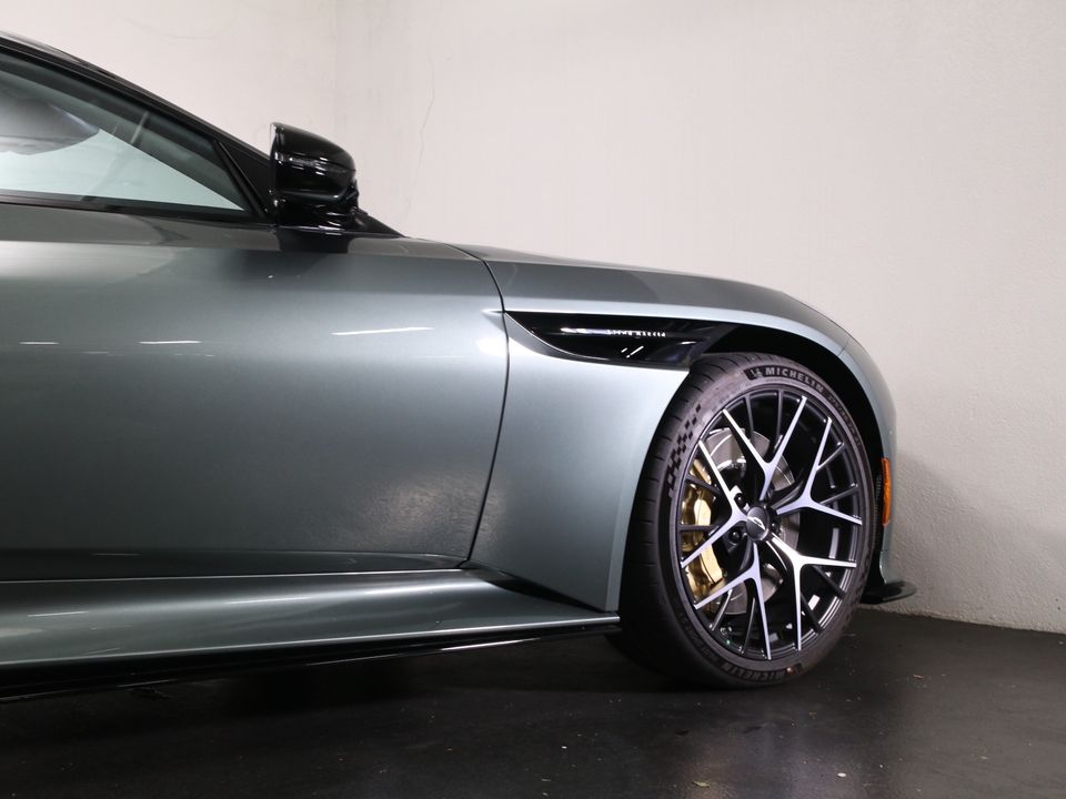 2025 Aston Martin DB12
