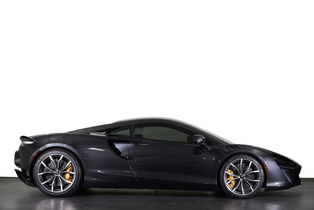 2025 McLaren Artura