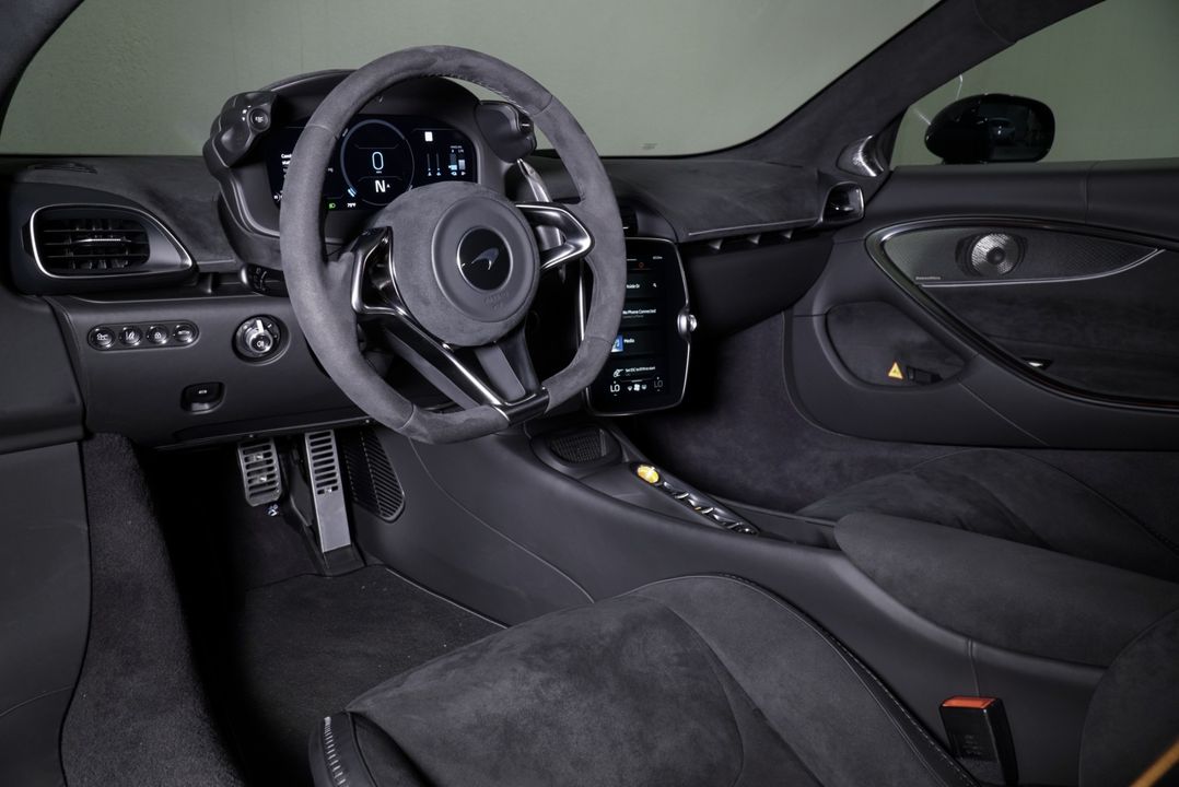 2025 McLaren Artura