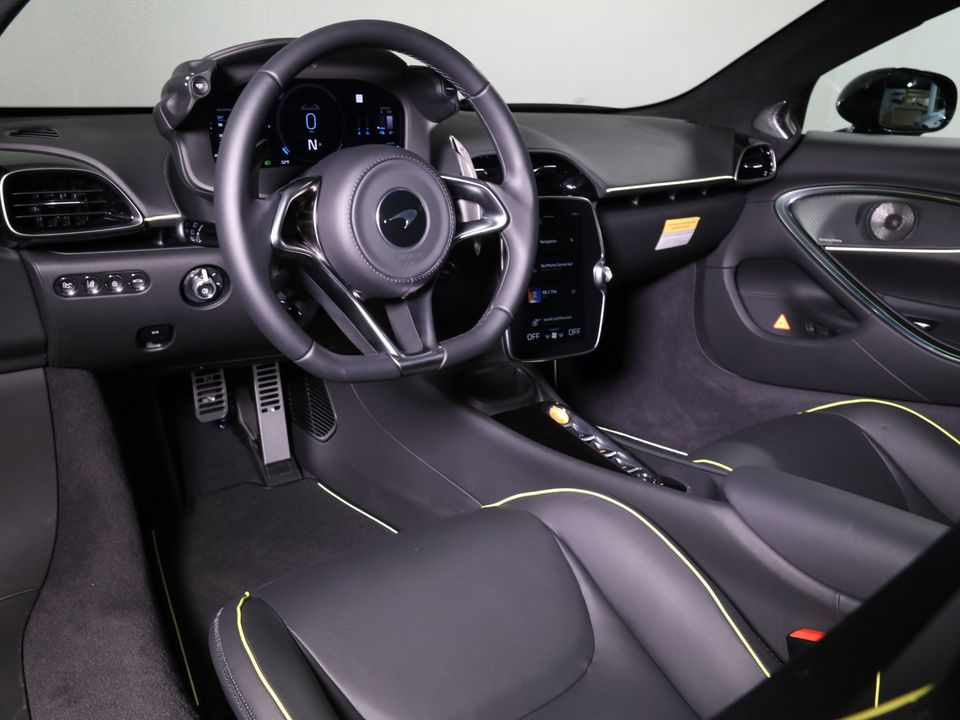 2025 McLaren Artura