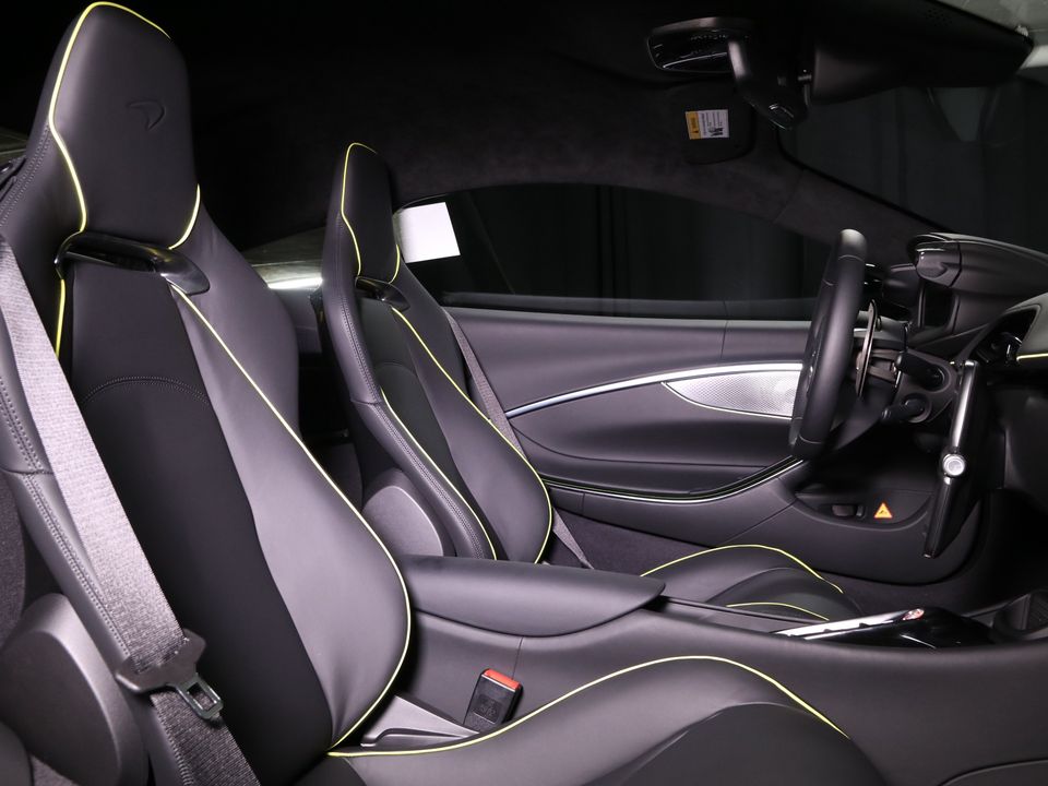 2025 McLaren Artura