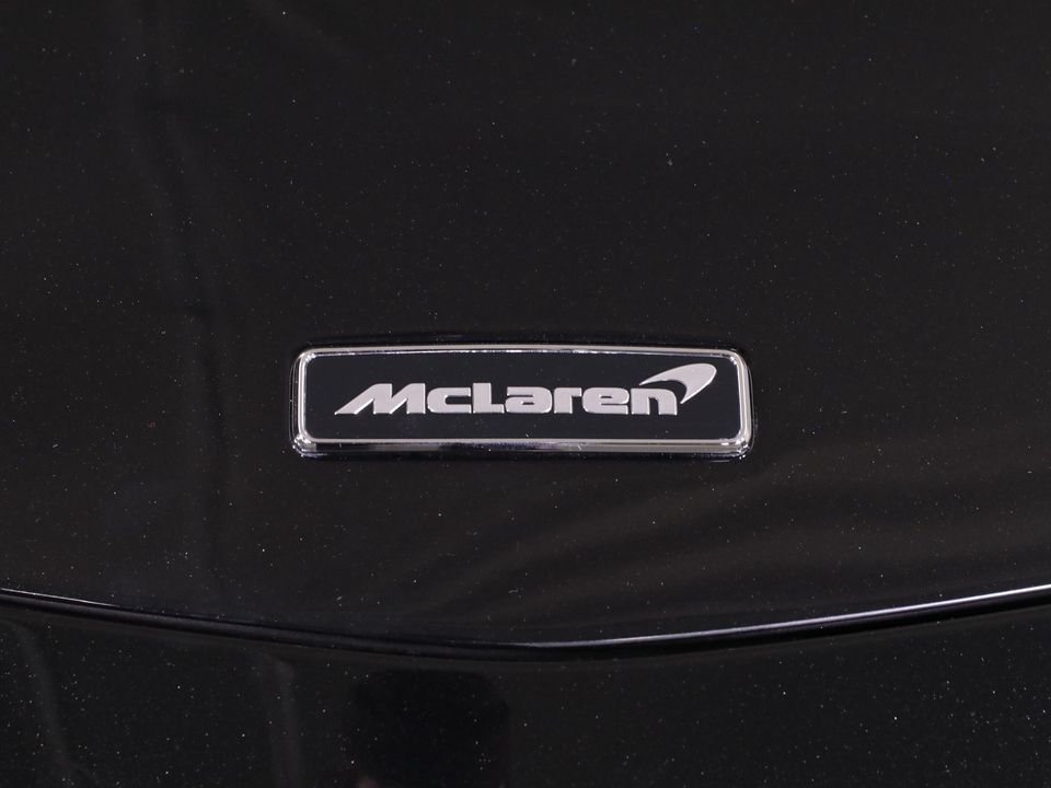 2025 McLaren Artura