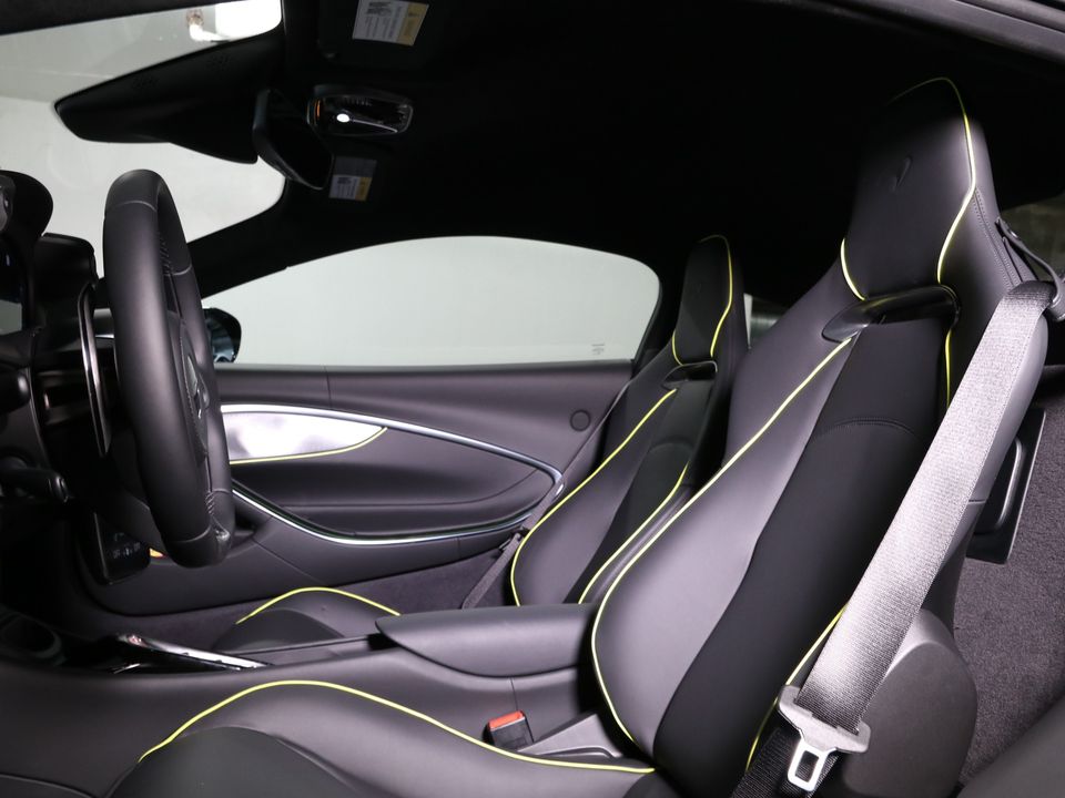 2025 McLaren Artura