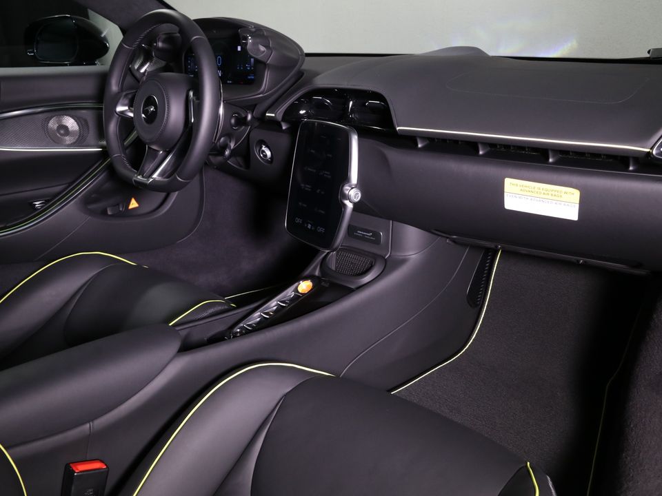 2025 McLaren Artura