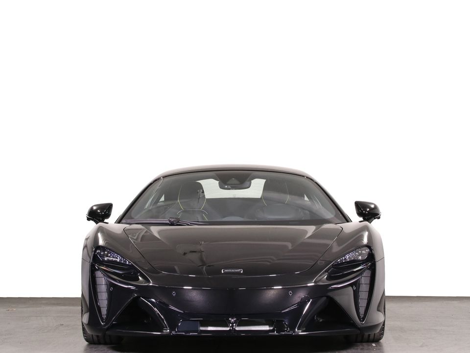 2025 McLaren Artura