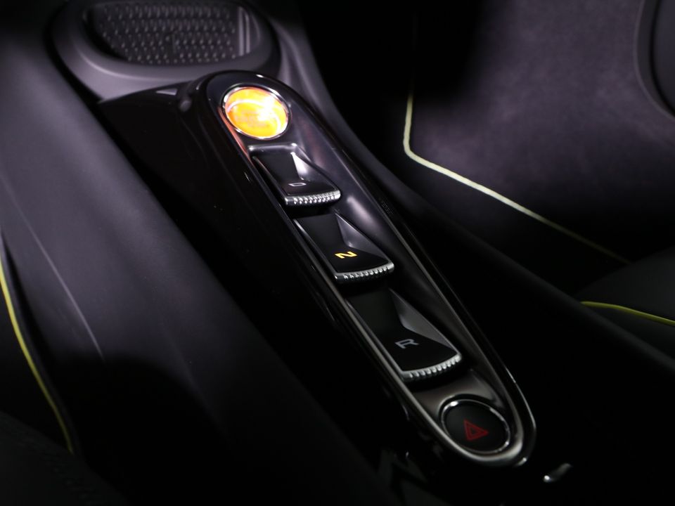 2025 McLaren Artura