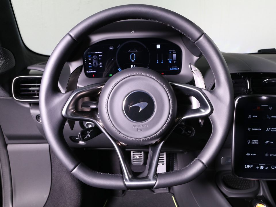 2025 McLaren Artura