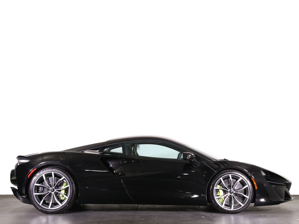 2025 McLaren Artura