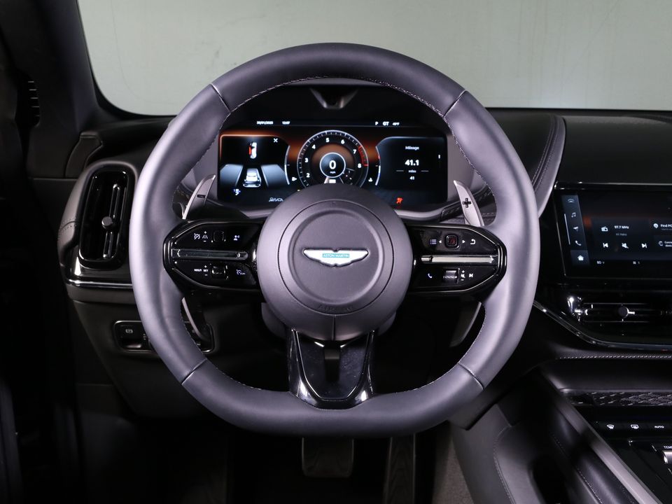 2025 Aston Martin DBX