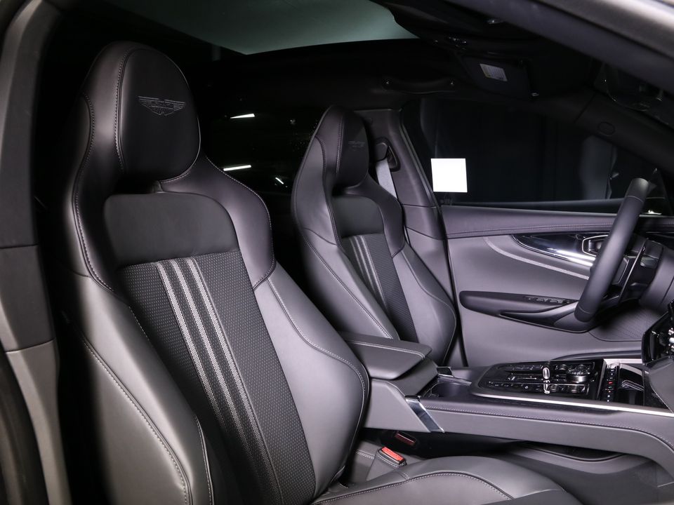 2025 Aston Martin DBX
