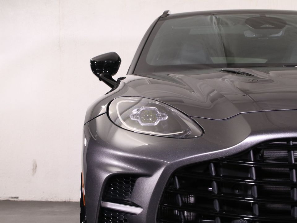 2025 Aston Martin DBX