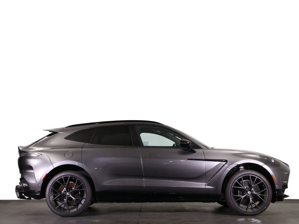2025 Aston Martin DBX