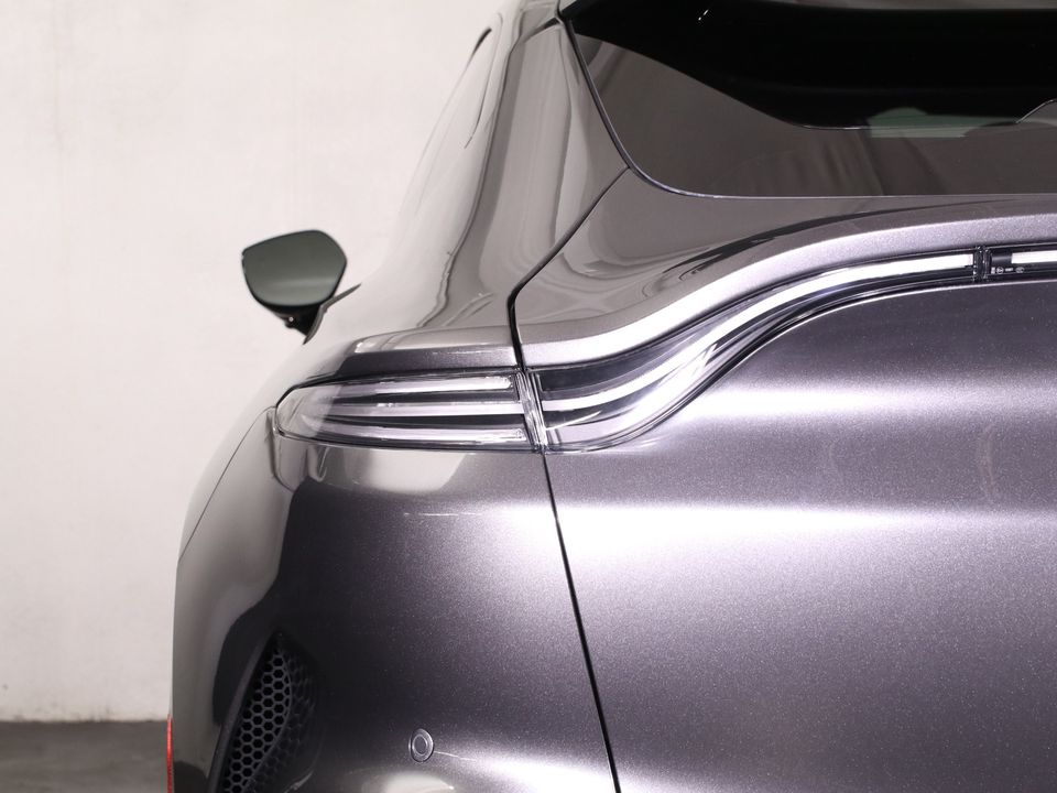 2025 Aston Martin DBX