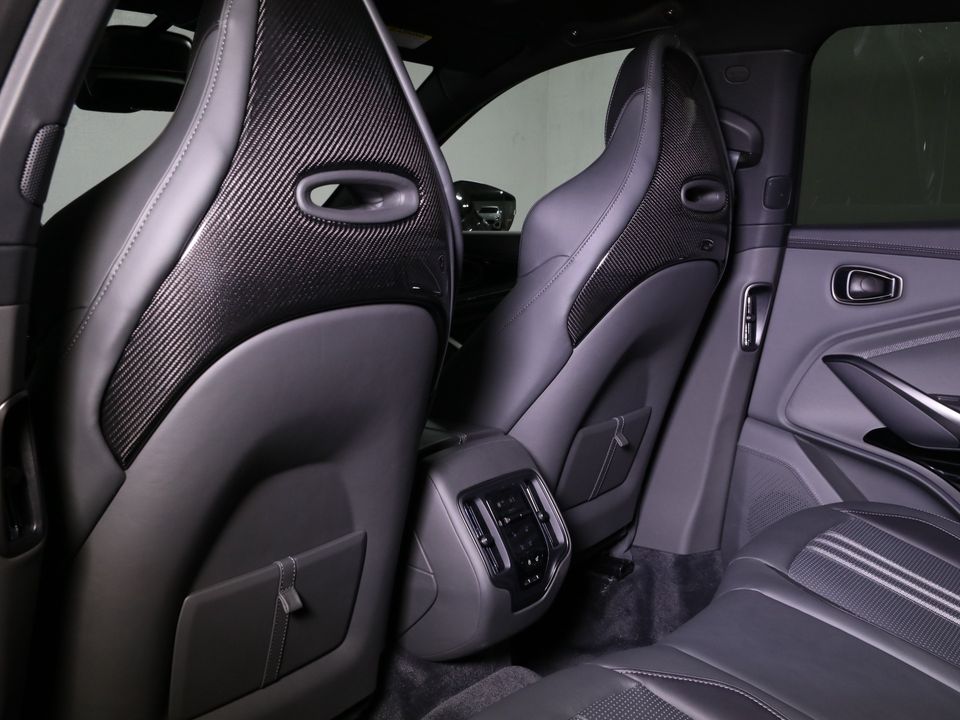 2025 Aston Martin DBX