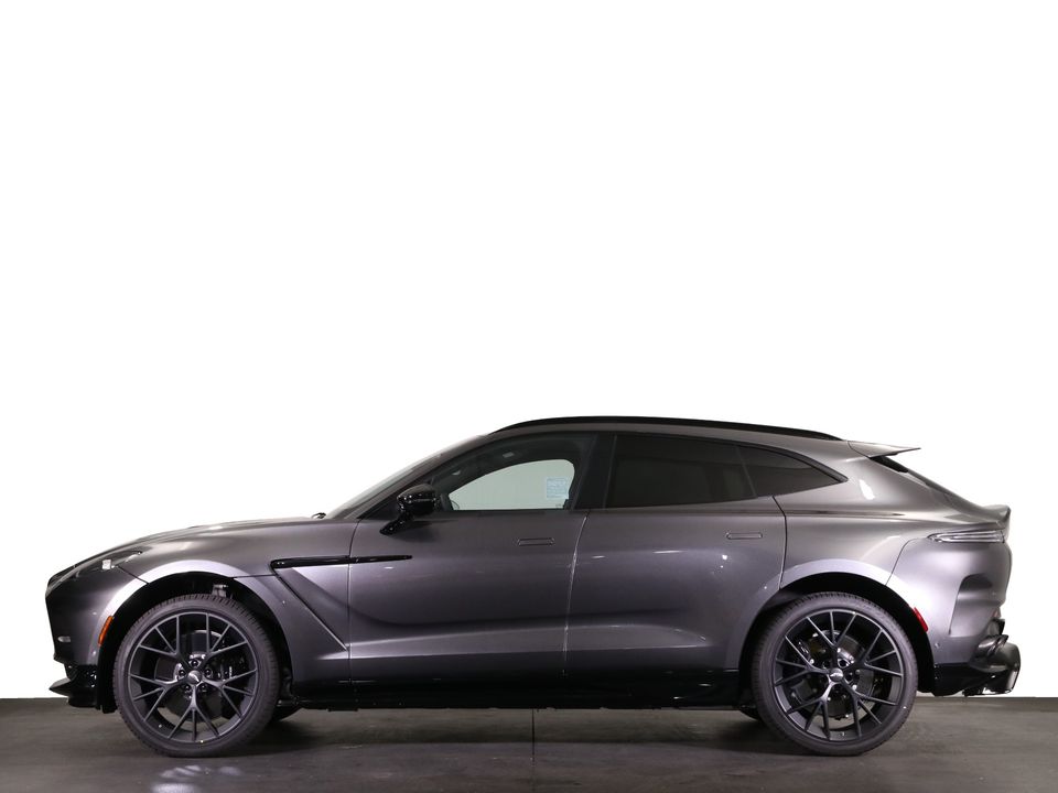 2025 Aston Martin DBX