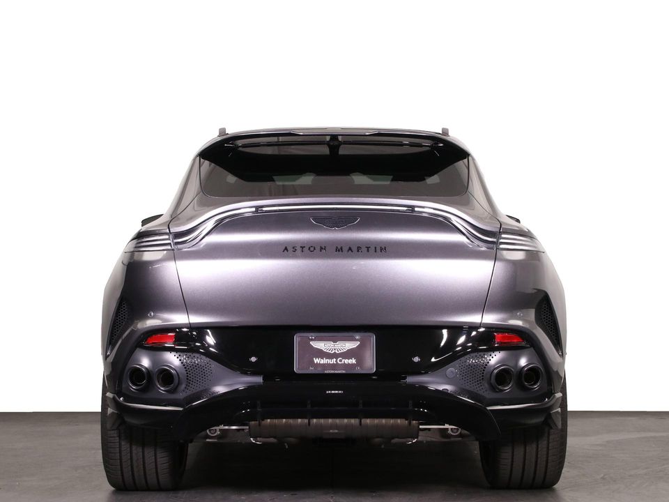 2025 Aston Martin DBX