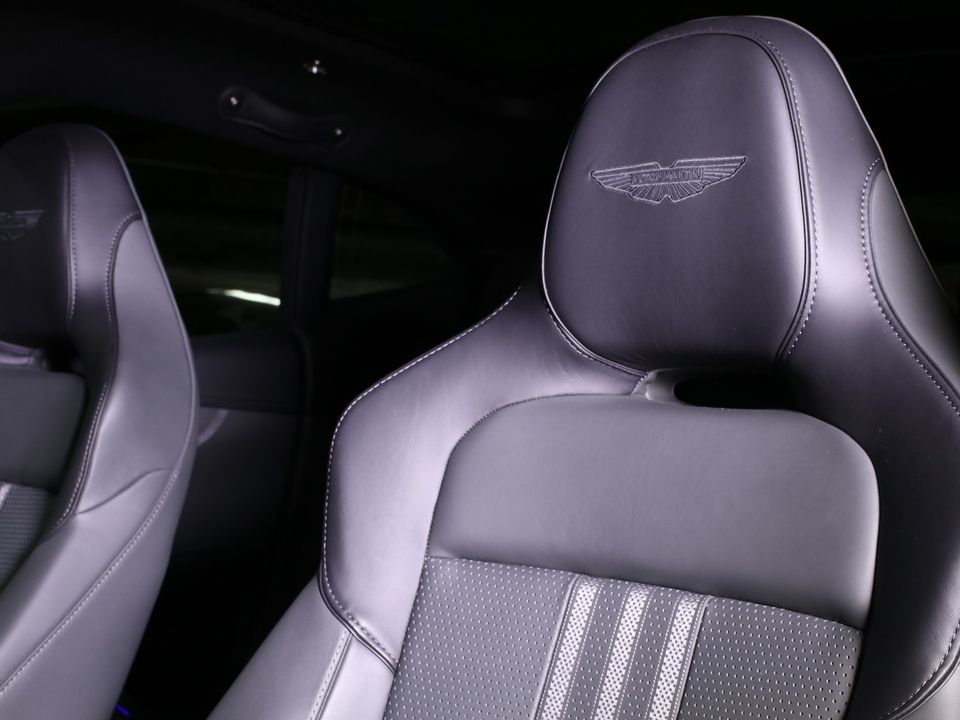 2025 Aston Martin DBX