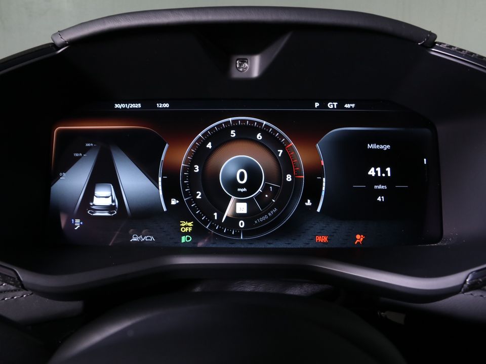 2025 Aston Martin DBX