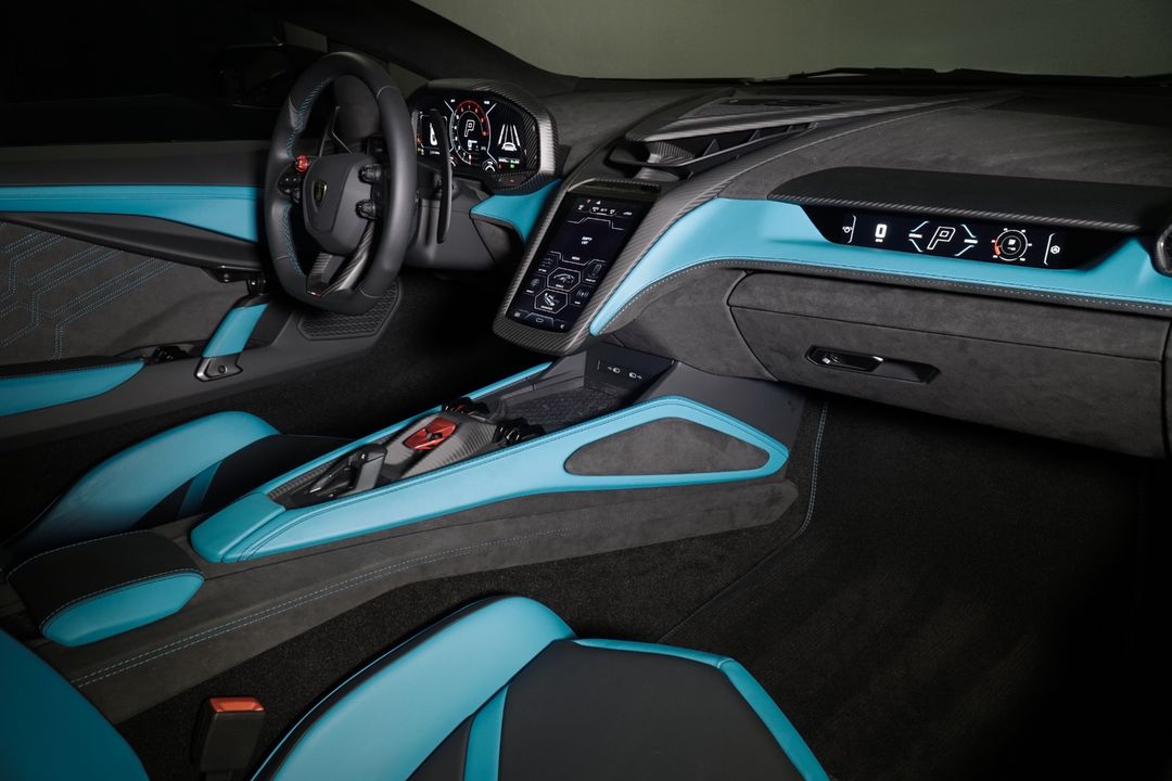 2025 Lamborghini Revuelto