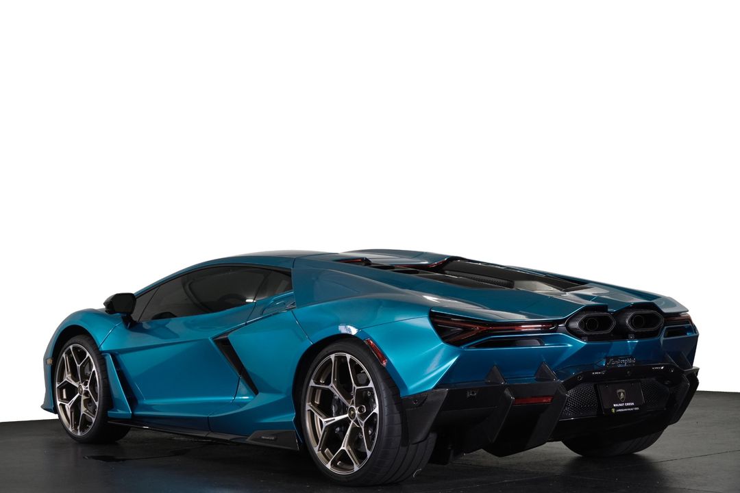 2025 Lamborghini Revuelto