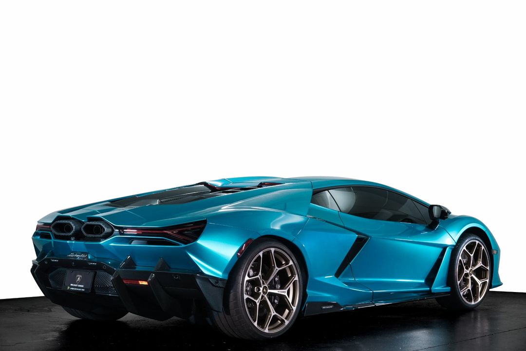 2025 Lamborghini Revuelto