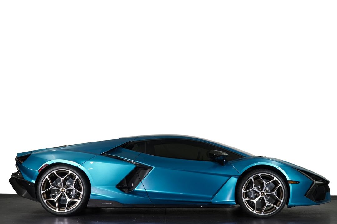 2025 Lamborghini Revuelto