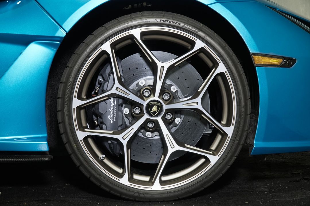 2025 Lamborghini Revuelto