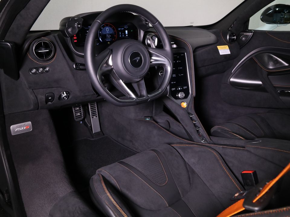 2025 McLaren 750S