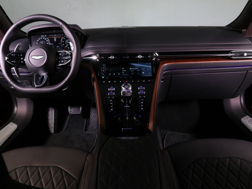 2025 Aston Martin DB12