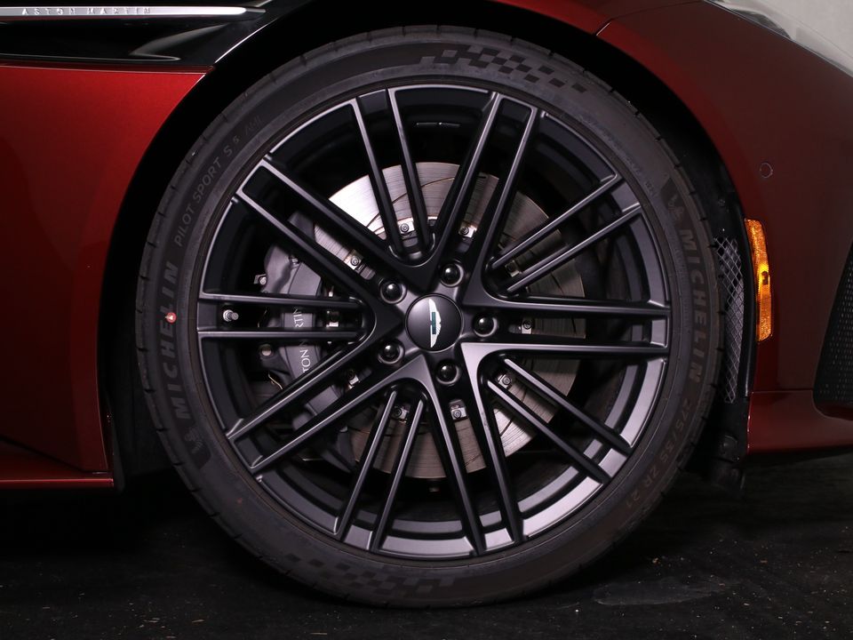 2025 Aston Martin DB12
