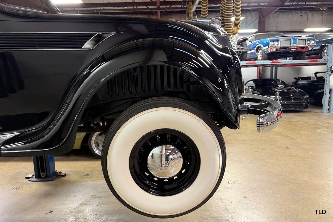 1935 Chrysler Imperial Airflow Series C-2