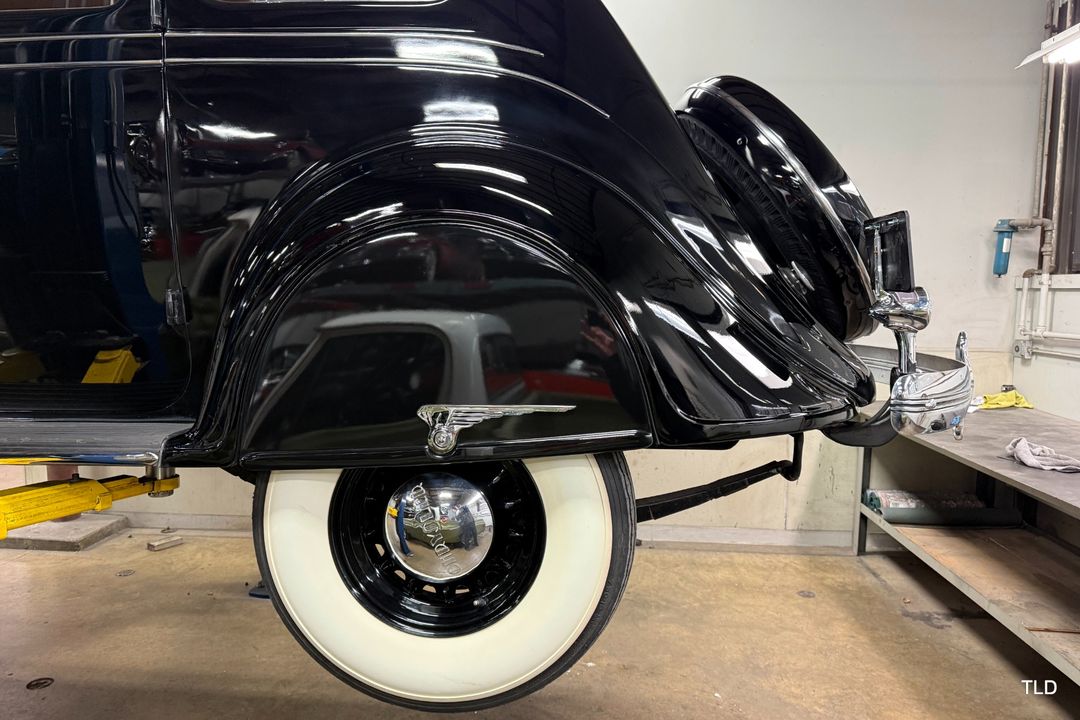 1935 Chrysler Imperial Airflow Series C-2