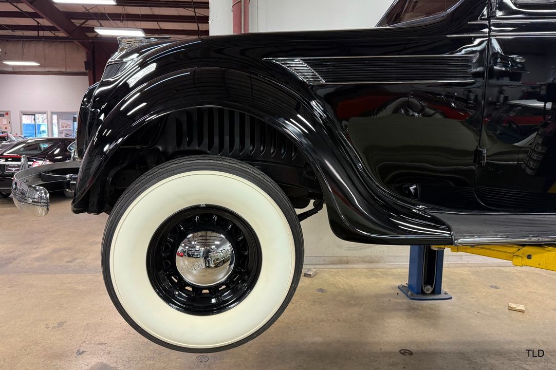 1935 Chrysler Imperial Airflow Series C-2