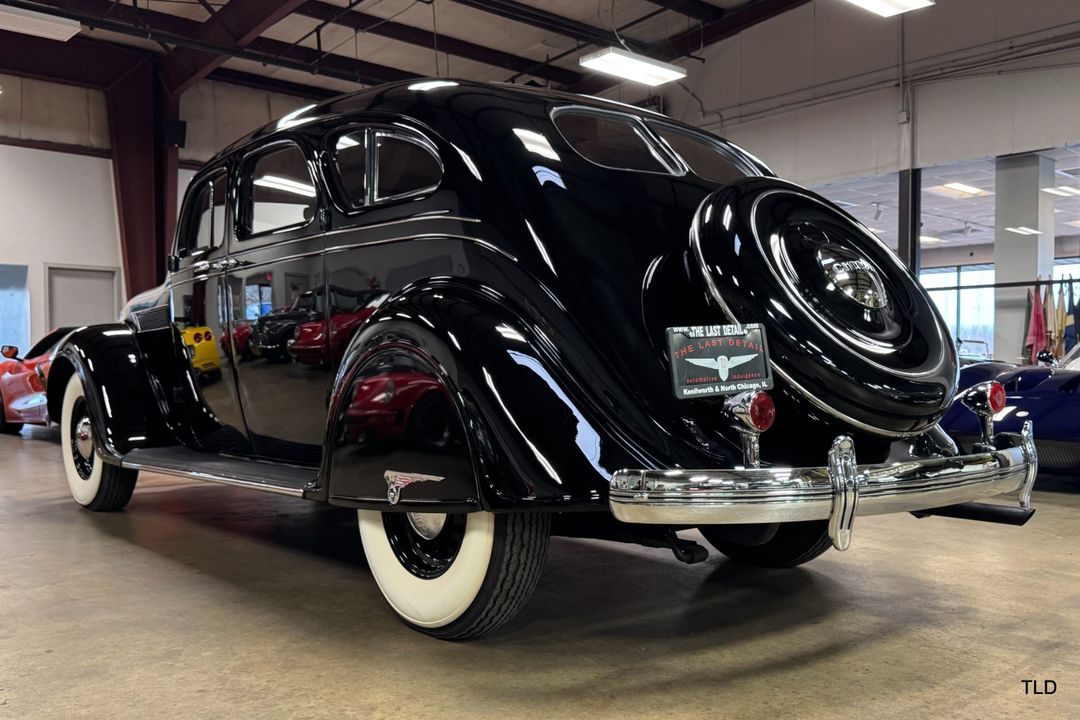 1935 Chrysler Imperial Airflow Series C-2
